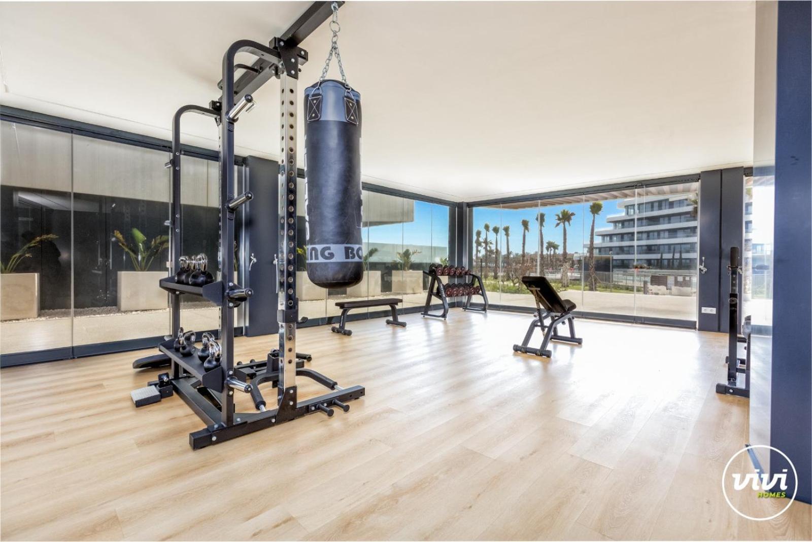 Apartamento Vivi Homes - Alma Pool, Gym, Sauna, Terrace & Sea View *